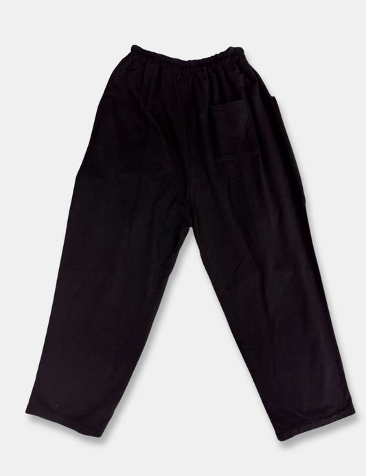 Pantalones baggy negros con bolsillos, cintura elástica y cordón de ajuste para mujer de talla curvy.