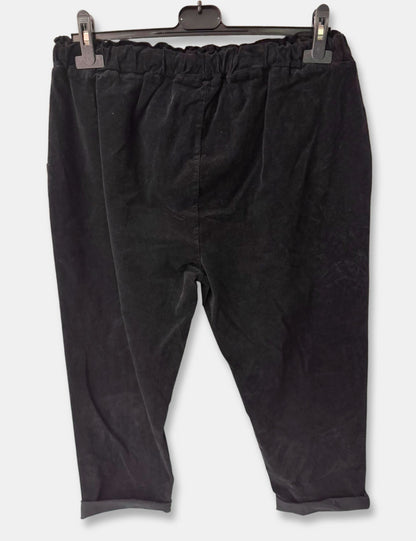 Pantalones de pana color negro, con cordón ajustable y bolsillos de talla curvy para mujer.