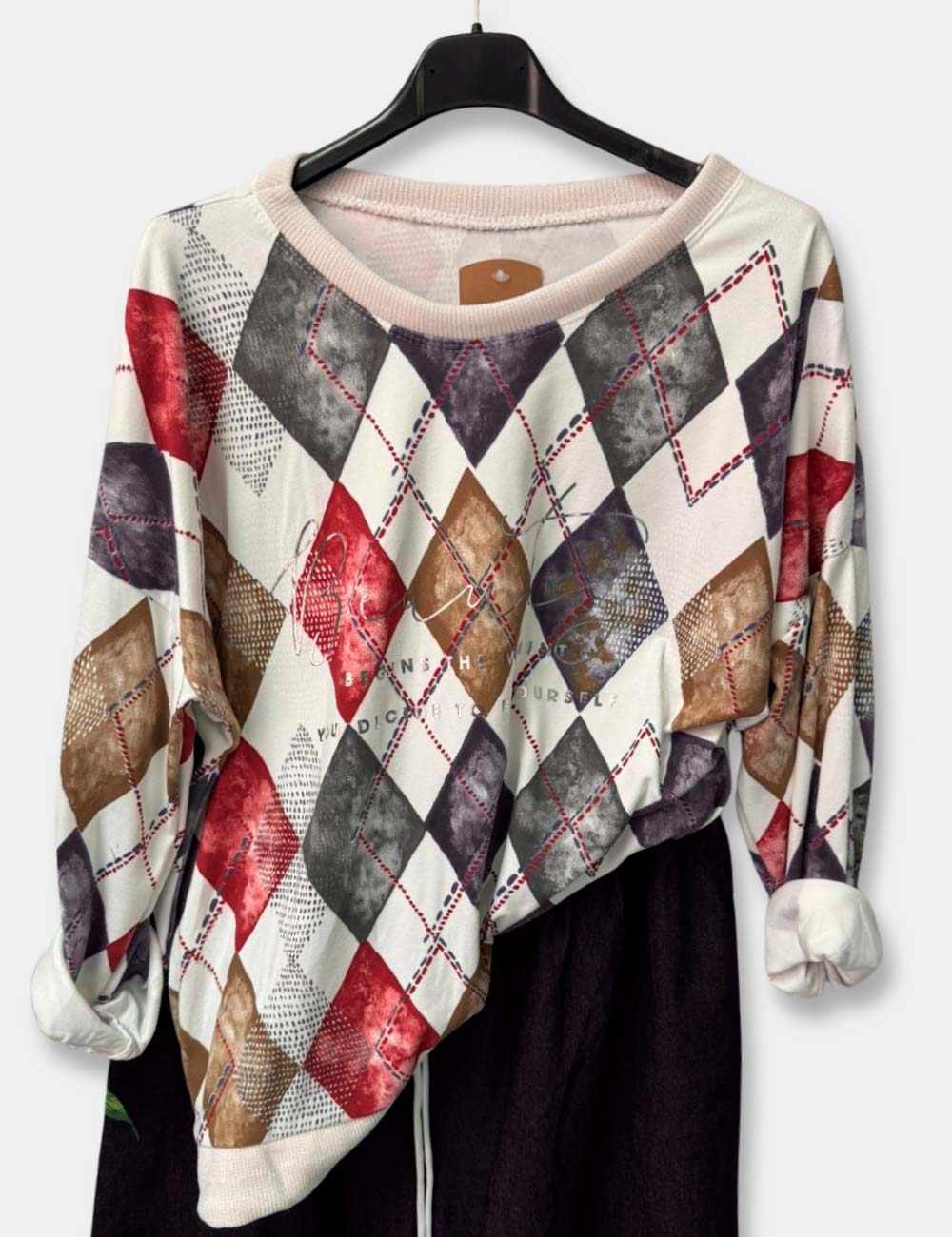 Sudadera con cordón ajustable y estampado de rombos para mujer talla curvy.